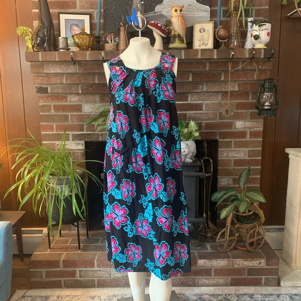 Gorgeous Hibiscus Print Hawaiian Sleeveless Muumuu